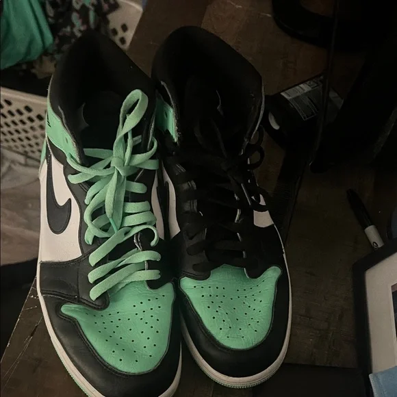 Nike Air Jordan High Top Black and Mint Green - Picture 2 of 3
